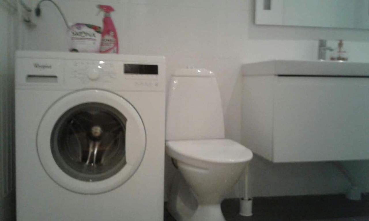 Villa Townhouse On Arlanda Stockholm Metro Line - Easy Checkin Sollentuna Exterior foto